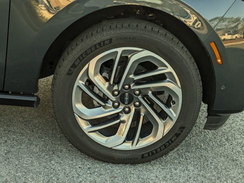 Certified 2025 Lincoln Navigator Reserve image 13