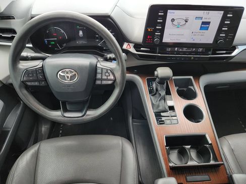 Used 2023 Toyota Sienna LE FWD image 27