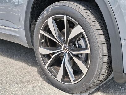 New 2026 Volkswagen Atlas SEL Premium R-Line