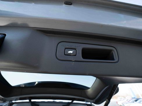 Used 2025 Honda Pilot Touring image 29