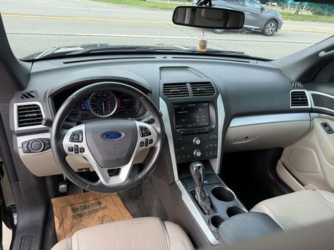 Used 2012 Ford Explorer XLT image 13