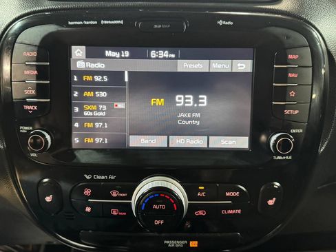 Used 2018 Kia Soul ! w/ Tech Package FWD image 26