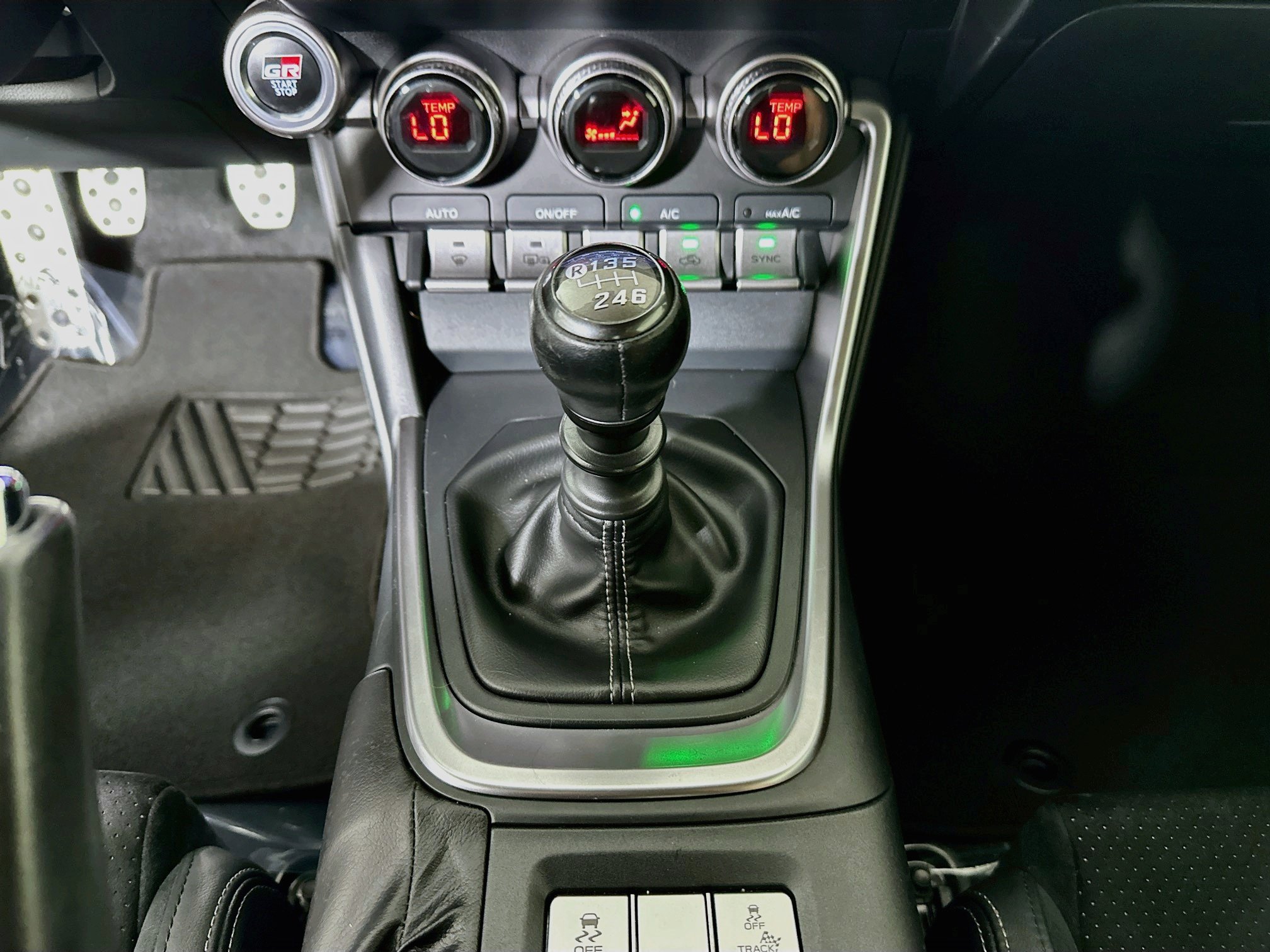 Used 2024 Toyota GR86 Premium RWD image 23
