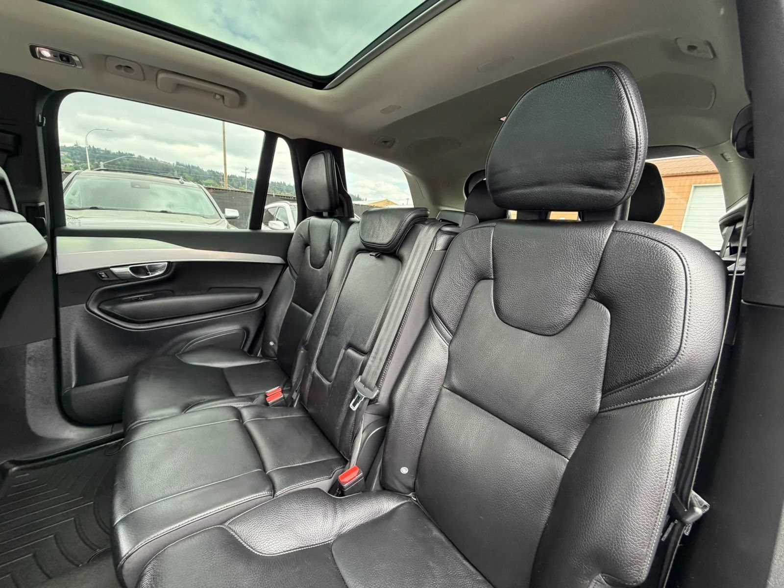 Used 2017 Volvo XC90 T6 Momentum AWD/4WD image 22