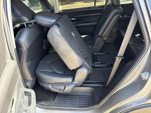 Used 2025 Toyota Grand Highlander FWD image 15