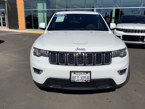 Used 2018 Jeep Grand Cherokee Laredo image 4