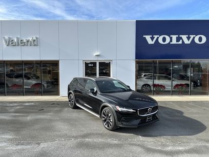 New 2025 Volvo V60 B5 Cross Country Ultra w/ Protection Package Premier
