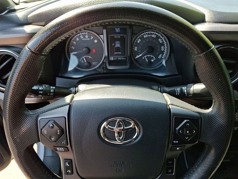 Used 2019 Toyota Tacoma TRD Sport w/ Technology Package AWD/4WD image 19