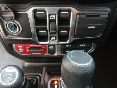 Used 2023 Jeep Gladiator Mojave w/ Cold Weather Group AWD/4WD image 39