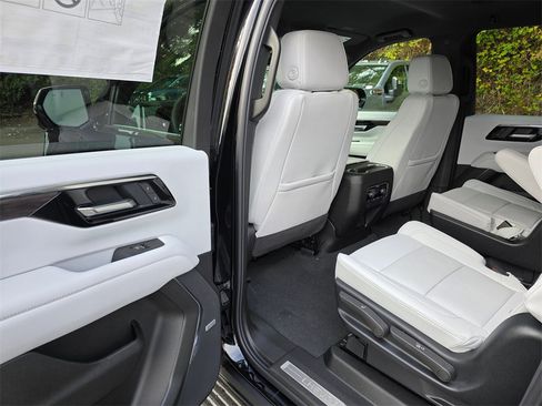 New 2026 Chevrolet Suburban Premier image 18