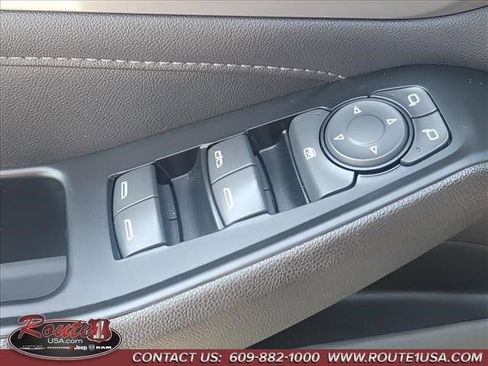 Used 2023 Chevrolet Traverse LT image 33