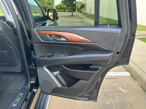 Used 2016 Cadillac Escalade Premium RWD image 26