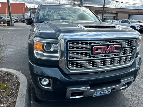 Used 2018 GMC Sierra 3500 Denali image 5