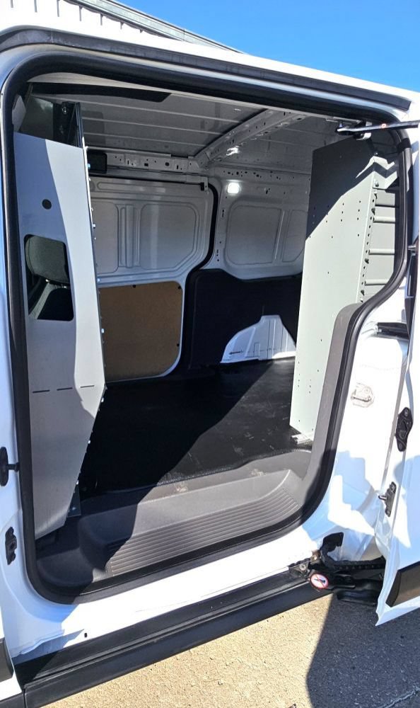 Used 2023 Ford Transit Connect XL FWD image 9