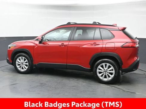 Certified 2022 Toyota Corolla Cross LE w/ Moonroof Package AWD/4WD image 3