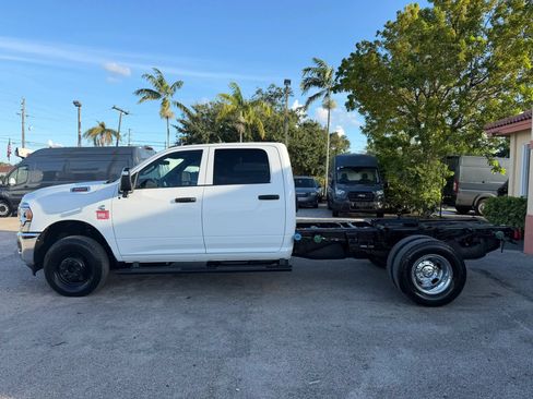 Used 2024 RAM 3500 Tradesman w/ Chrome Appearance Group AWD/4WD image 3