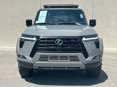 Used 2025 Lexus GX 550 w/ Accessory Package (32) AWD/4WD image 3