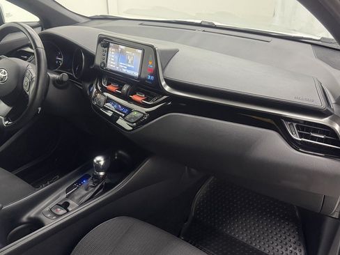 Used 2018 Toyota C-HR XLE FWD image 27