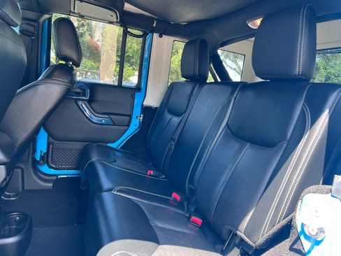 Used 2017 Jeep Wrangler Unlimited Sahara w/ Connectivity Group AWD/4WD image 20
