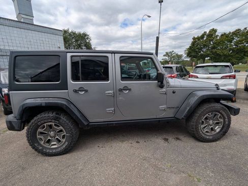 Used 2017 Jeep Wrangler Unlimited Rubicon w/ Connectivity Group AWD/4WD image 8
