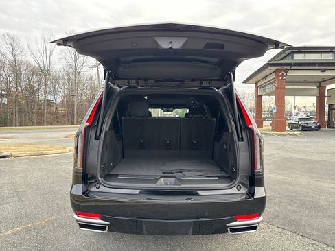 Used 2024 Cadillac Escalade ESV Premium Luxury image 23