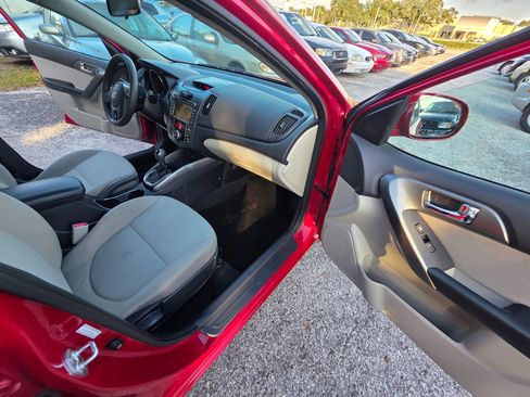 Used 2013 Kia Forte EX w/ Tech Pkg image 19