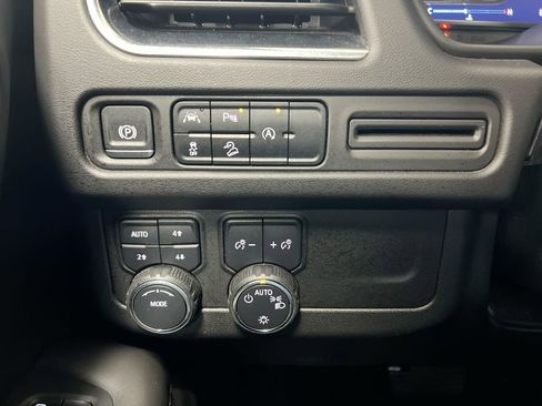 Used 2024 Chevrolet Tahoe Premier AWD/4WD image 19