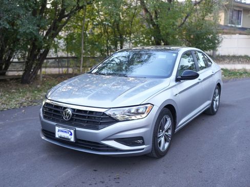 Used 2020 Volkswagen Jetta R-Line image 4