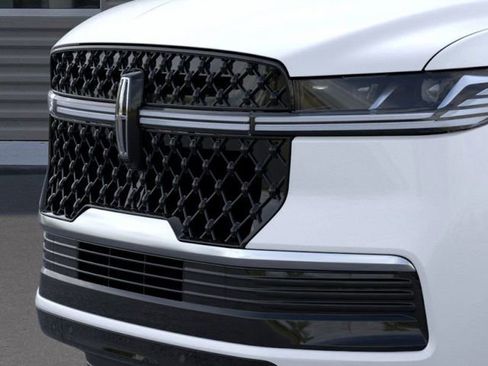 New 2025 Lincoln Navigator L Reserve w/ Jet Appearance Package image 17