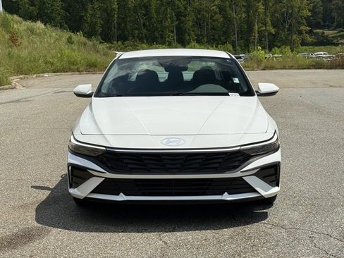 Used 2024 Hyundai Elantra SEL image 8