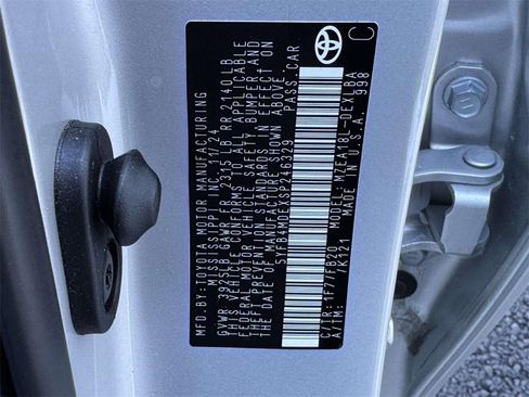 Used 2025 Toyota Corolla LE image 26