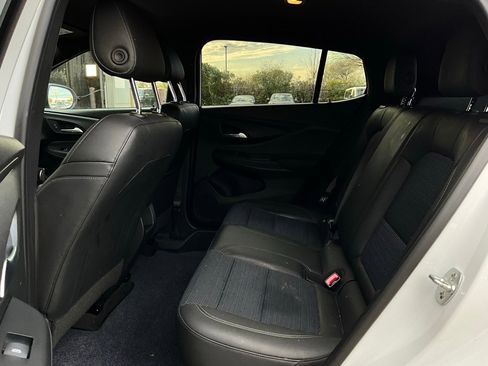 Used 2025 Buick Envista Preferred image 11