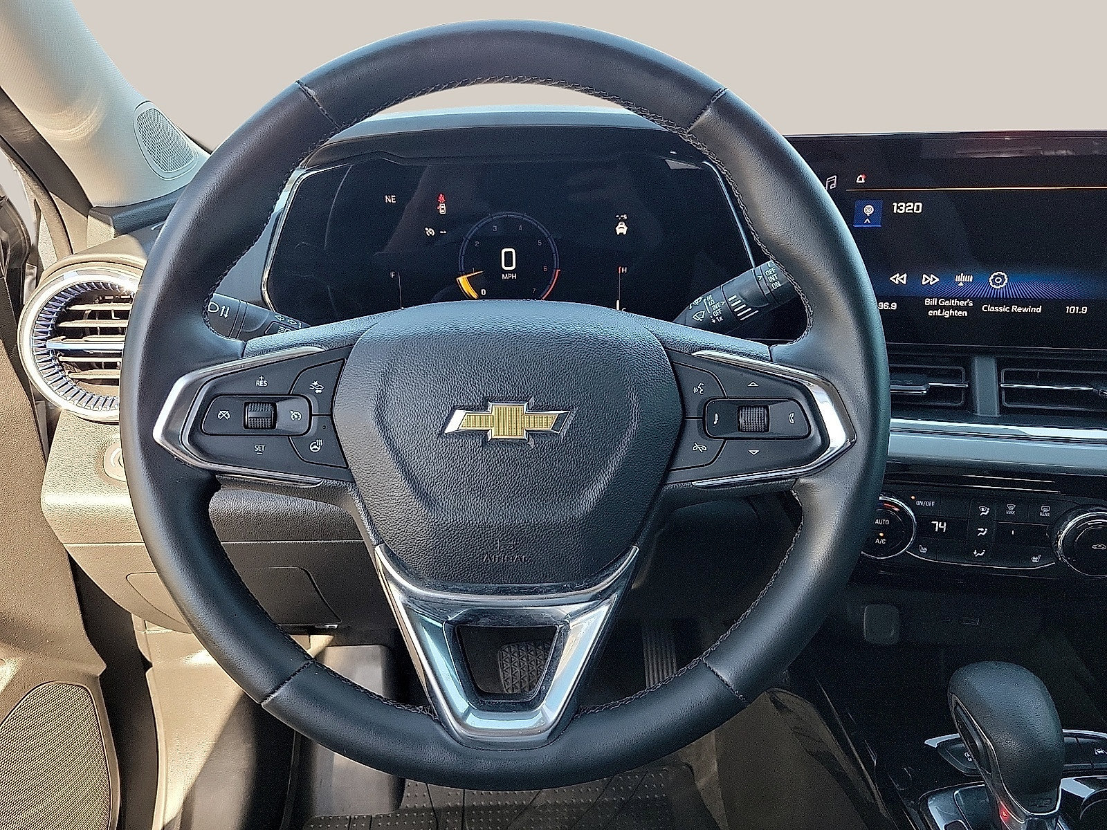 Used 2024 Chevrolet Trax LT w/ Driver Confidence Package FWD image 19