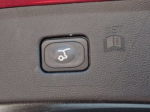 Used 2015 Ford Edge Titanium FWD image 31