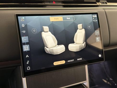Certified 2025 Land Rover Range Rover SE image 18