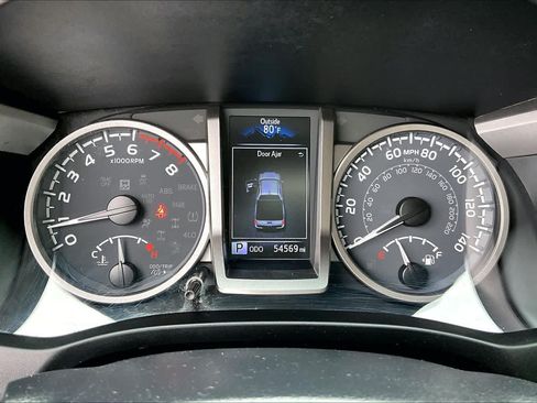 Certified 2022 Toyota Tacoma SR5 AWD/4WD image 24
