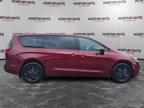 Used 2023 Chrysler Pacifica Touring-L w/ S Appearance Package FWD image 7