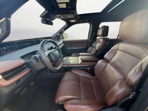 Used 2025 Lincoln Navigator Reserve AWD/4WD image 9