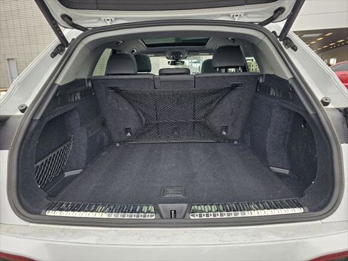 Used 2025 Audi Q5 Premium w/ Convenience Package image 8