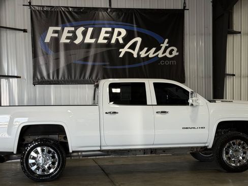 Used 2017 GMC Sierra 2500 Denali w/ Duramax Plus Package AWD/4WD image 1