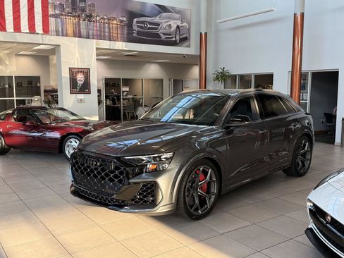 Used 2026 Audi RS Q8 performance AWD/4WD image 3