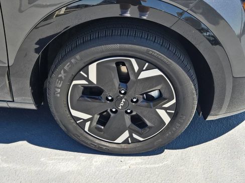 Used 2024 Kia Niro Wind w/ Wind Preserve Package FWD image 9