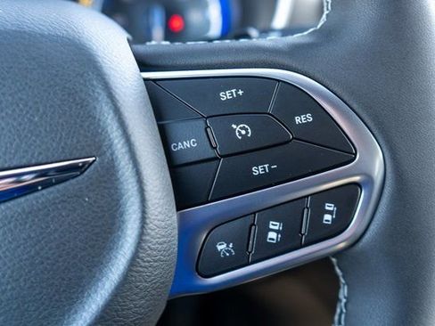 New 2026 Chrysler Pacifica Select image 21