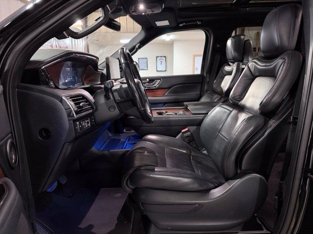 Used 2022 Lincoln Navigator Reserve AWD/4WD image 15
