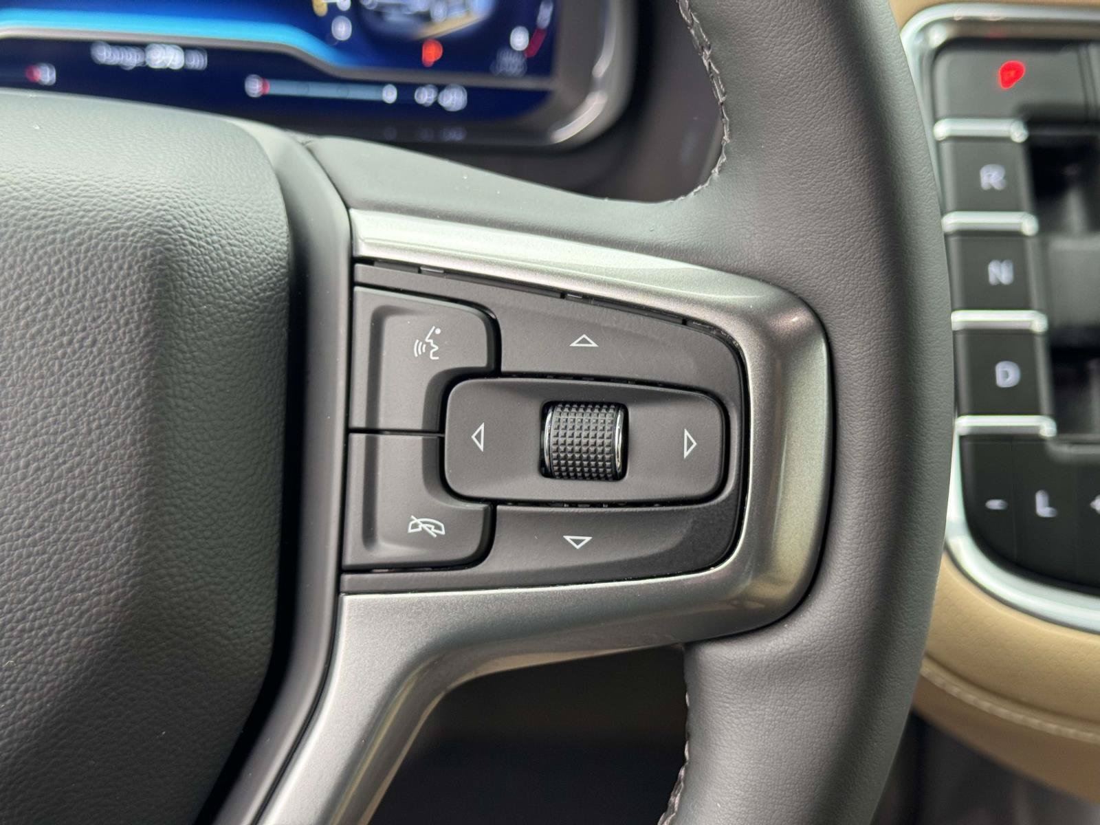 Used 2023 Chevrolet Tahoe Premier AWD/4WD image 8