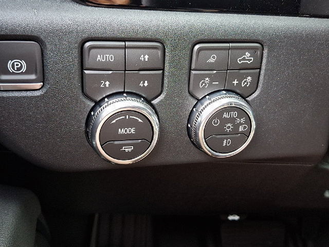 New 2026 GMC Sierra 2500 SLT w/ SLT Premium Package AWD/4WD image 18