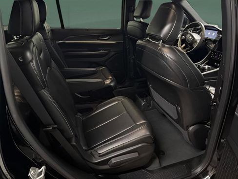 Used 2024 Jeep Grand Cherokee L Limited w/ Luxury Tech Group II image 15