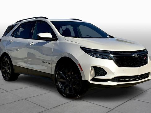 Used 2023 Chevrolet Equinox RS image 2