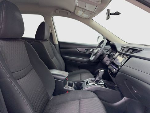 Used 2017 Nissan Rogue SV w/ SV Premium Package image 42