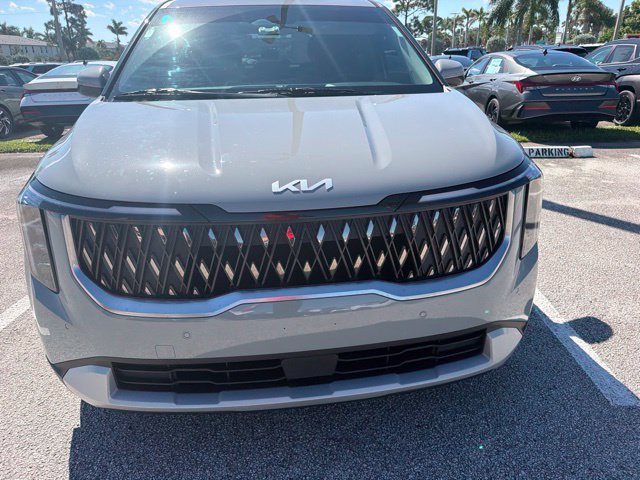 Used 2025 Kia Carnival EX FWD image 1